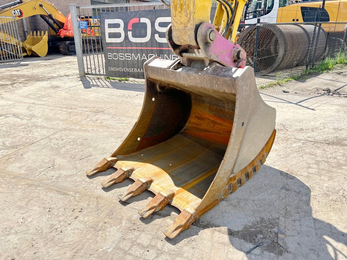 11_Komatsu PC210LC-10 BM5787_14