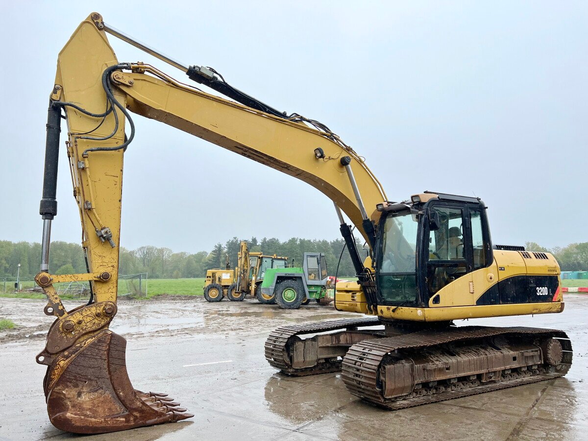 Caterpillar 320DL - Image 4