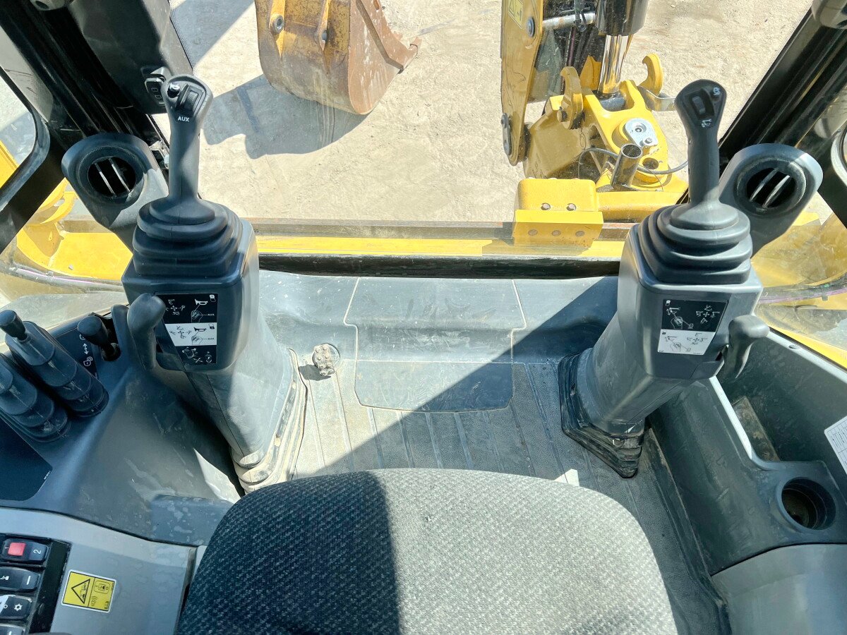 Caterpillar 444 F2 - Image 7