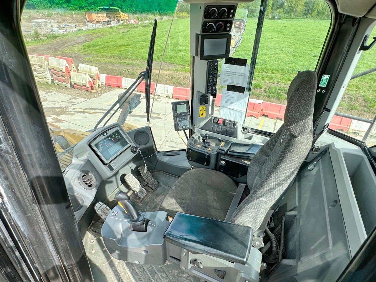 Caterpillar 980M - Image 13