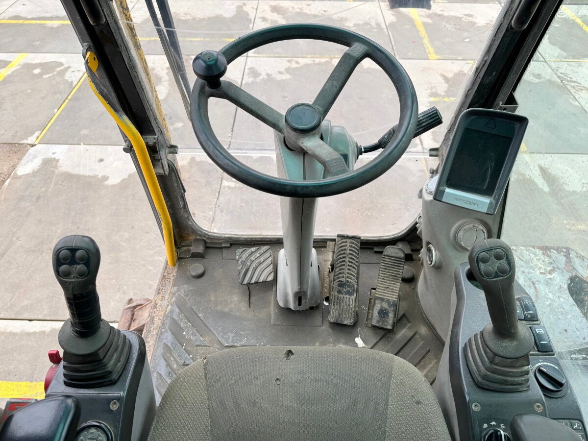 Volvo EW160C - Image 12