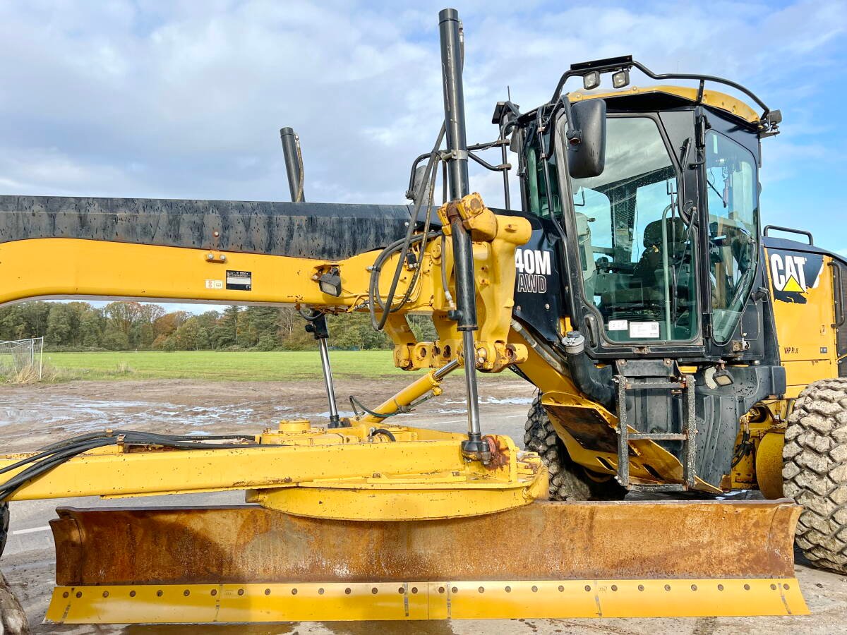 Caterpillar 140M AWD - Image 14