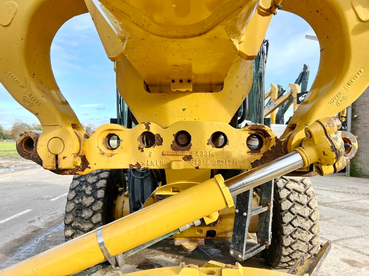 Caterpillar 140M AWD - Image 15