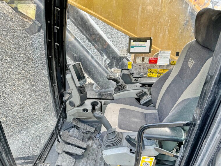 Caterpillar 374FL - Image 3