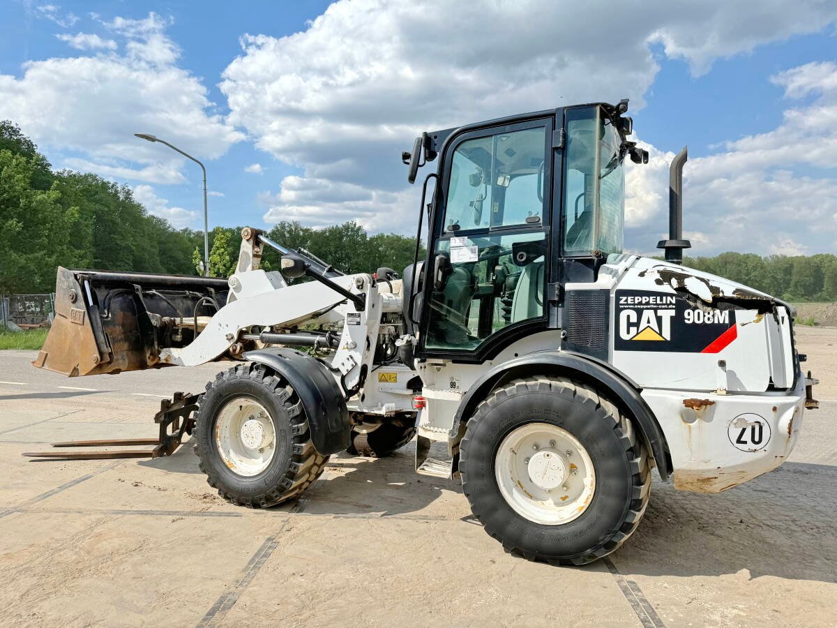 Caterpillar 908M FORKS + BUCKET - Image 5