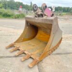 l_01_Bucket + Quick Coupler BM244_01