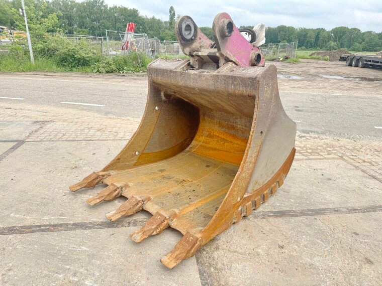 Bucket + Quick Coupler - Image 5