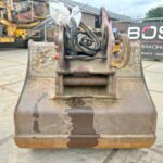 l_03_Bucket + Quick Coupler BM244_05