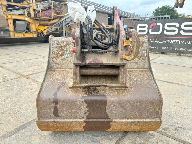 Bucket + Quick Coupler - Image 4